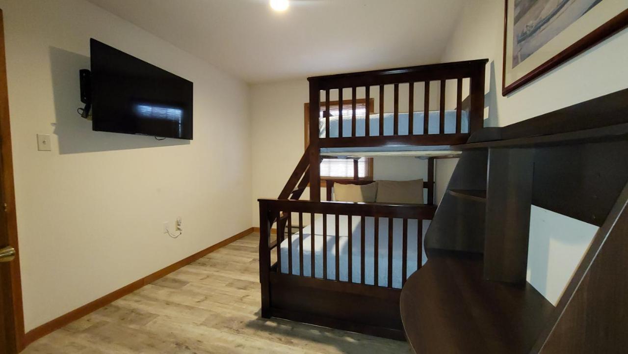 The Pocono'S Retreat With A Gameroom, Firepit, And Lake Bushkill Exterior photo