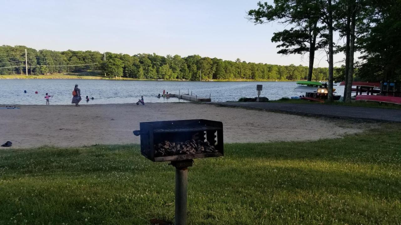 The Pocono'S Retreat With A Gameroom, Firepit, And Lake Bushkill Exterior photo