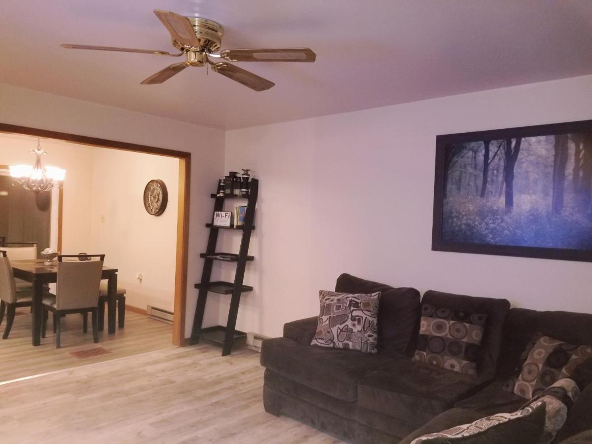 The Pocono'S Retreat With A Gameroom, Firepit, And Lake Bushkill Exterior photo