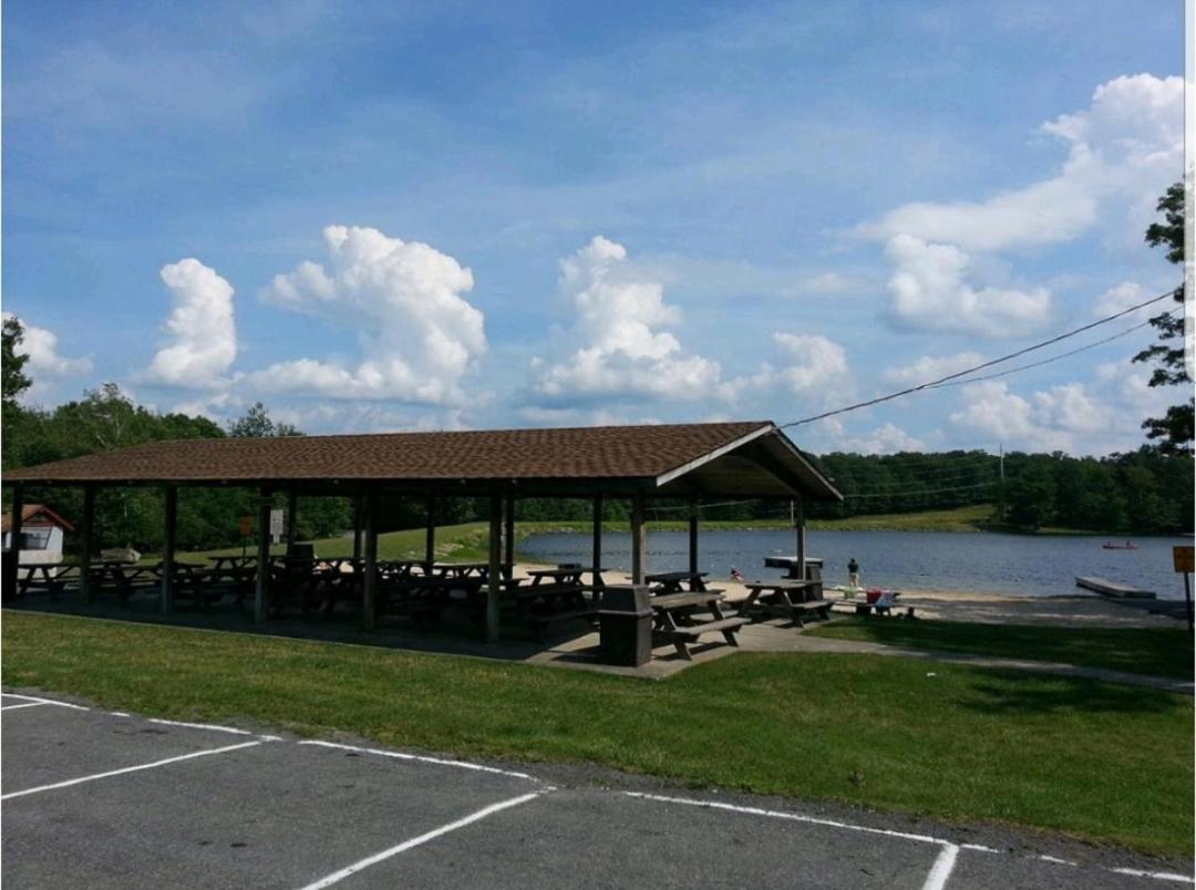 The Pocono'S Retreat With A Gameroom, Firepit, And Lake Bushkill Exterior photo